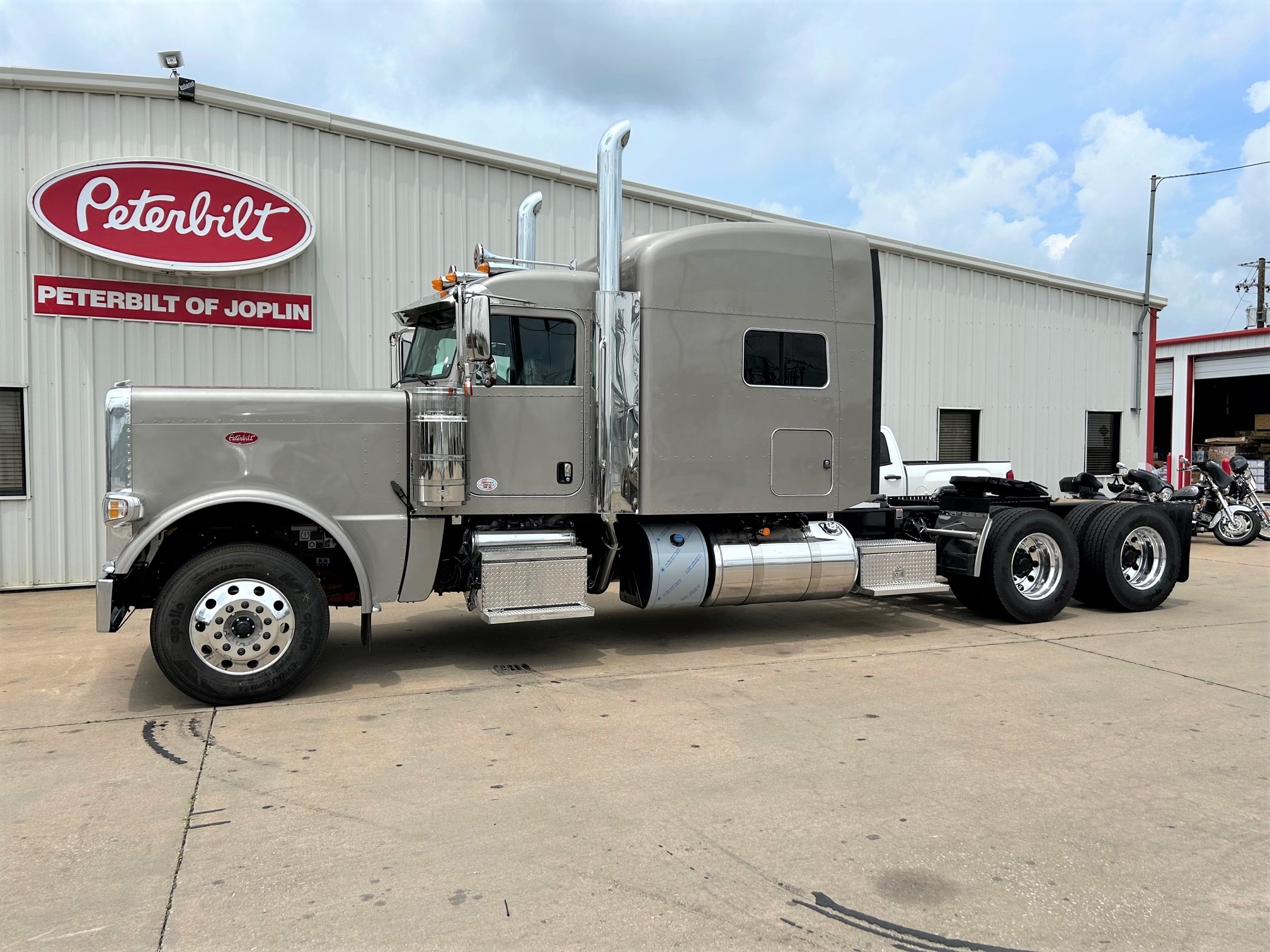 2025 PETERBILT 389 TLG