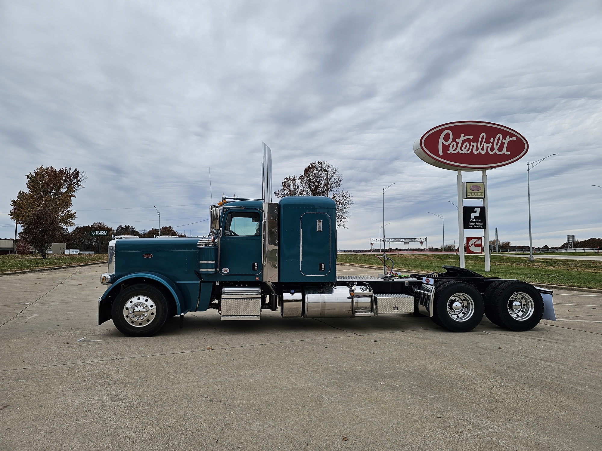 2024 PETERBILT 389 TLG